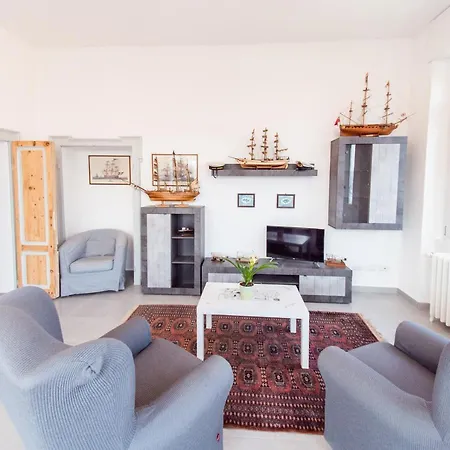 Silvia-by Sitter 科莫