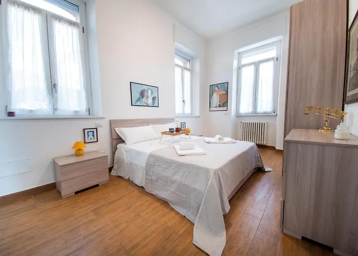 Silvia-by Sitter * קומו