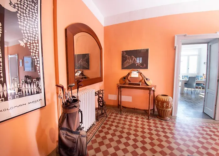 Silvia-by Sitter * קומו